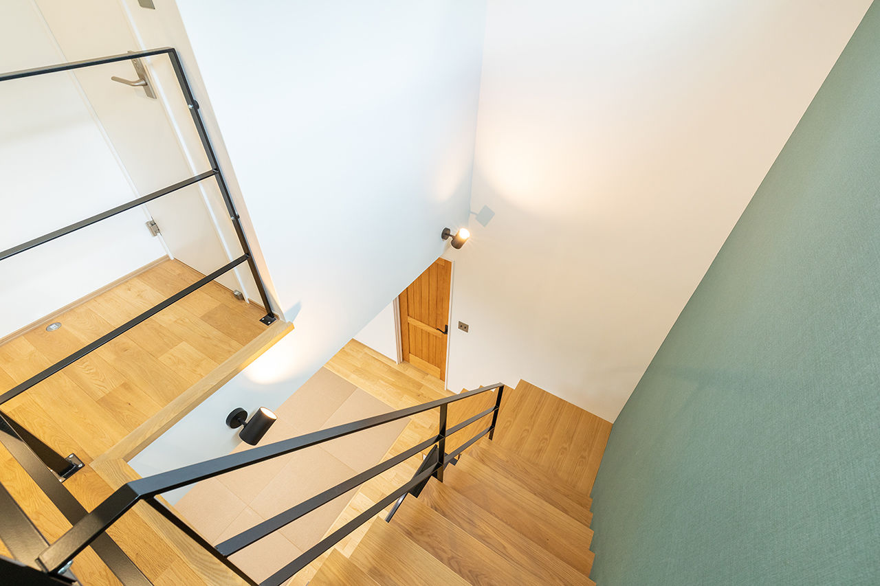 アーキホームライフ ［京都・1000万円台］ネイビーブルーの外壁とアルダーの無垢材がおしゃれなナチュラルな家（間取り有）の建築実例画像10