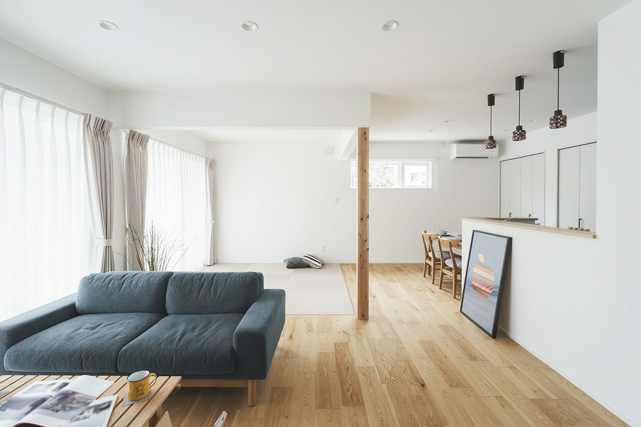 アーキホームライフ 【京都・2000万円台・車庫付き】金属サイディング×木目のスタイリッシュなガレージハウス（間取り有）の建築実例画像3