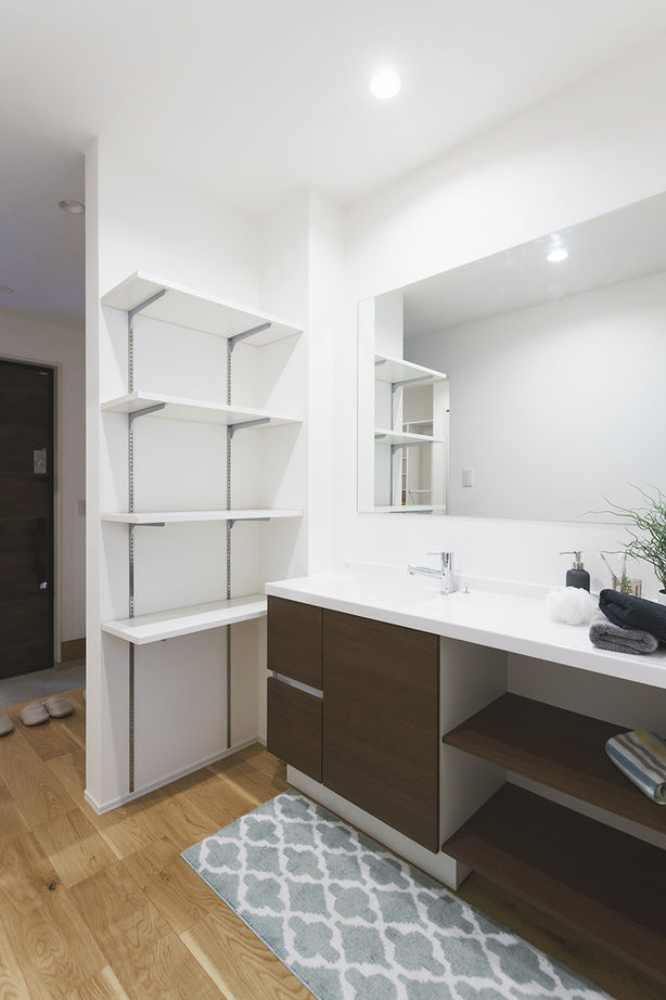 アーキホームライフ 【京都・2000万円台・車庫付き】金属サイディング×木目のスタイリッシュなガレージハウス（間取り有）の建築実例画像8