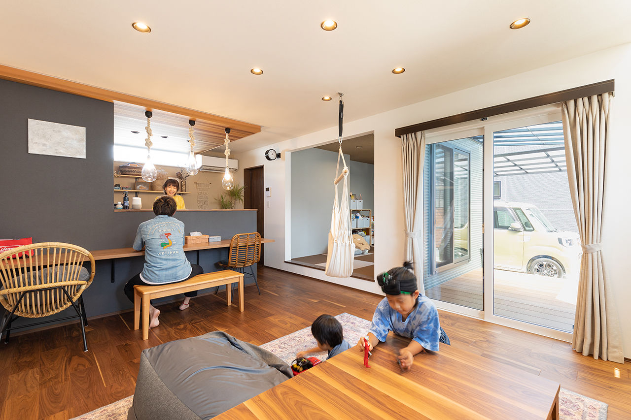 アーキホームライフ 【2000万円台のおしゃれな家/子育て/間取り有】金属サイディングに片流れ屋根、鉄骨階段でスタイリッシュにの建築実例画像3