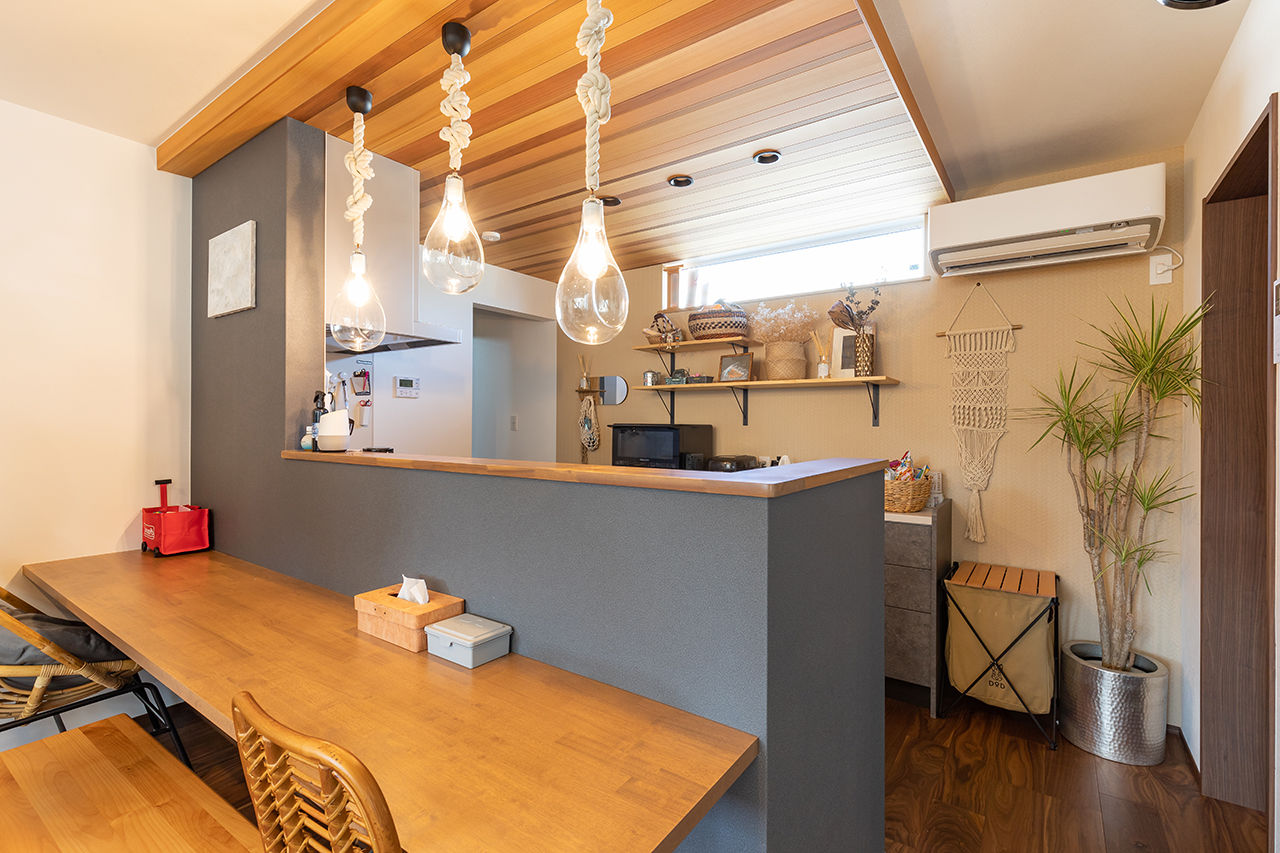 アーキホームライフ 【2000万円台のおしゃれな家/子育て/間取り有】金属サイディングに片流れ屋根、鉄骨階段でスタイリッシュにの建築実例画像4