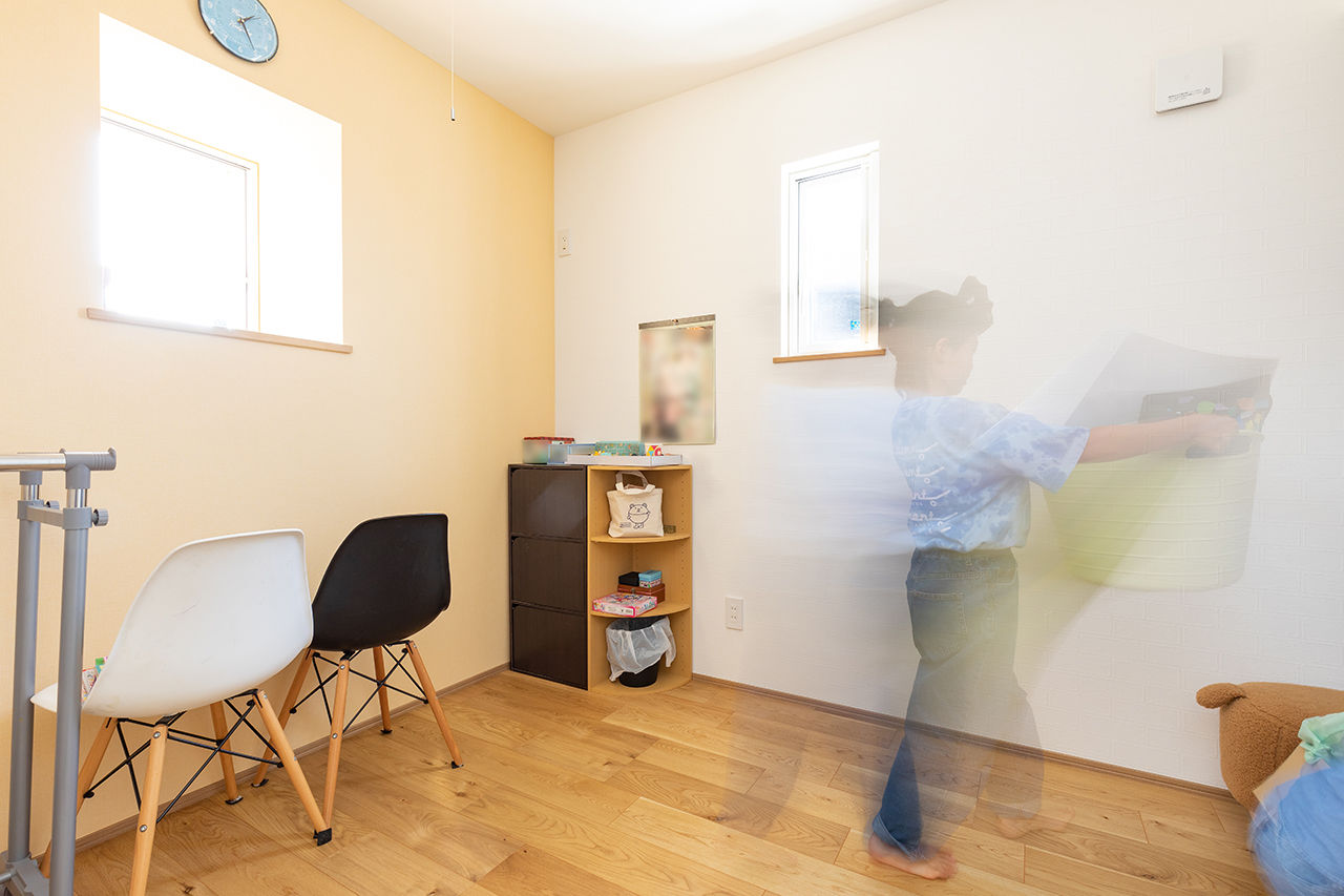 アーキホームライフ 【2000万円台のおしゃれな家/子育て/間取り有】金属サイディングに片流れ屋根、鉄骨階段でスタイリッシュにの建築実例画像6