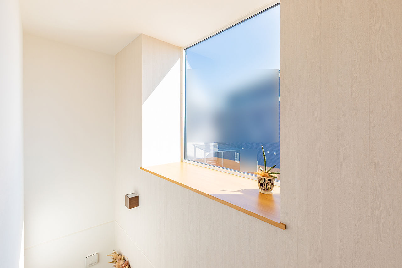 アーキホームライフ 【2000万円台のおしゃれな家/子育て/間取り有】金属サイディングに片流れ屋根、鉄骨階段でスタイリッシュにの建築実例画像7