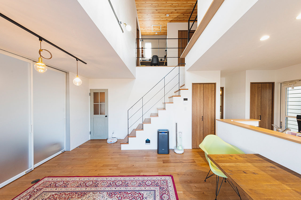 アーキホームライフ 【大阪/1000万円台/吹き抜け】ネコと一緒に快適に暮らす。シンプルな窓なし外観の中に、開放的な家の建築実例画像3