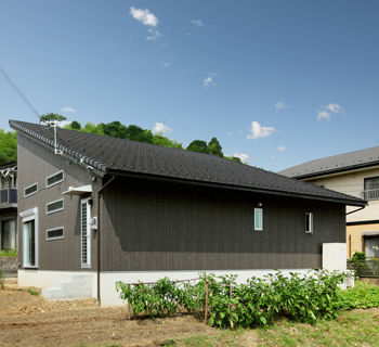 アーキホームライフ ［京都・～2000万円・駐車場有］自由設計で広々空間のスタイリッシュな平屋を実現の建築実例画像2