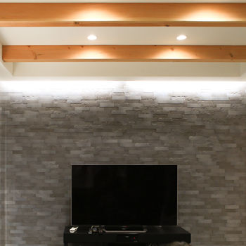 アーキホームライフ ［2000万円台・駐車場有］2000万円台で無垢材を使ったモノトーンのオシャレな実例（間取り有）の建築実例画像4