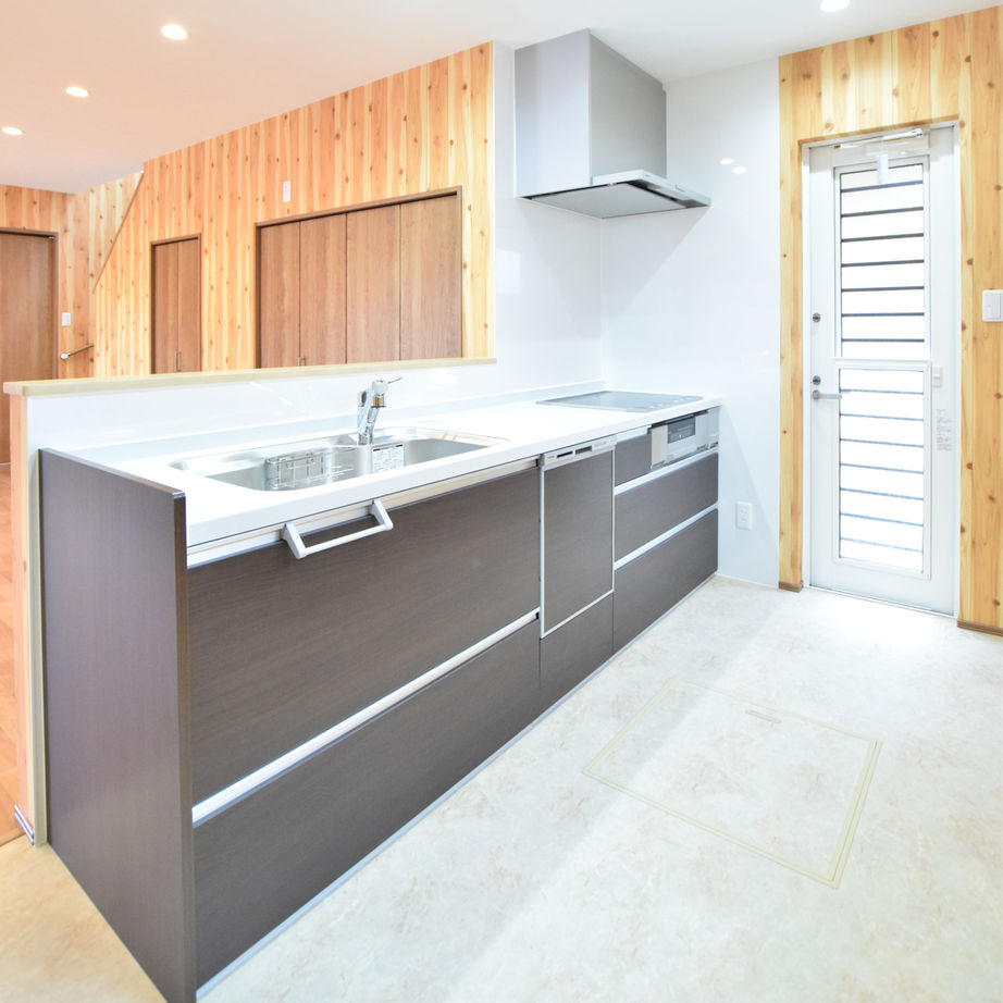 アーキホームライフ ［大阪・2000万円台・駐車場有］木目の外観に片流れの屋根がかっこいい2000万円台の二世帯住宅（間取り有）の建築実例画像2