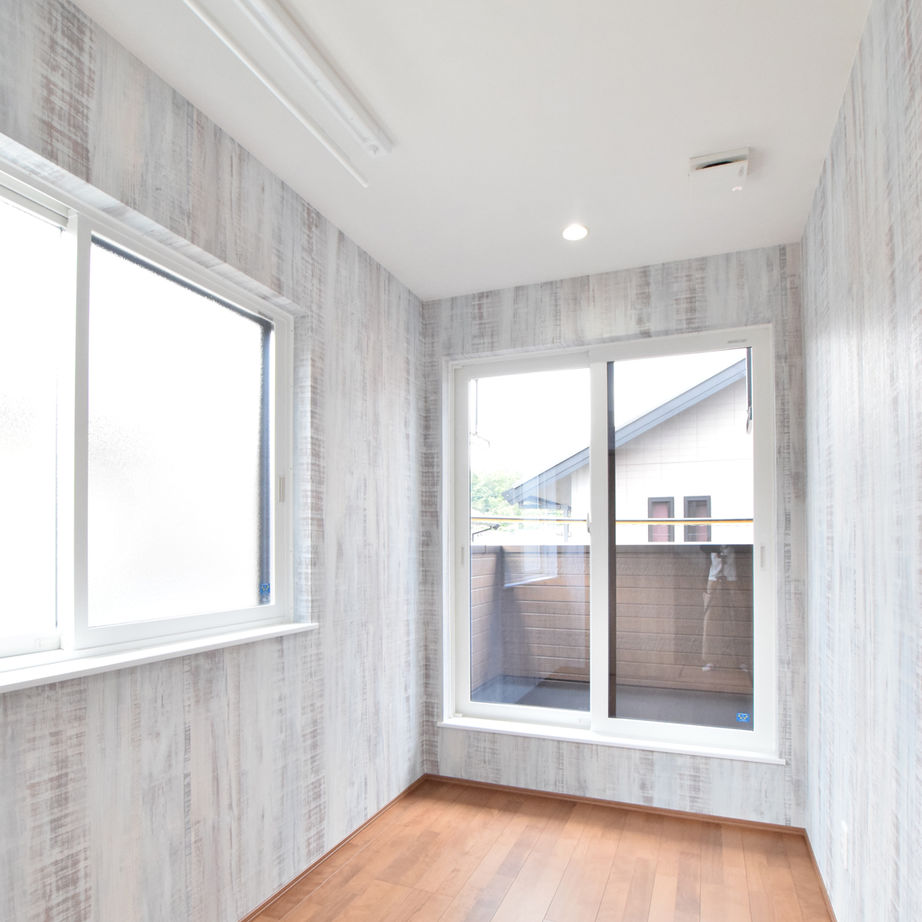 アーキホームライフ ［大阪・2000万円台・駐車場有］木目の外観に片流れの屋根がかっこいい2000万円台の二世帯住宅（間取り有）の建築実例画像4