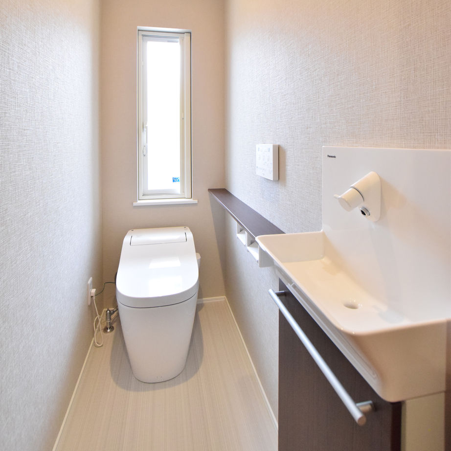 アーキホームライフ ［大阪・2000万円台・駐車場有］木目の外観に片流れの屋根がかっこいい2000万円台の二世帯住宅（間取り有）の建築実例画像9