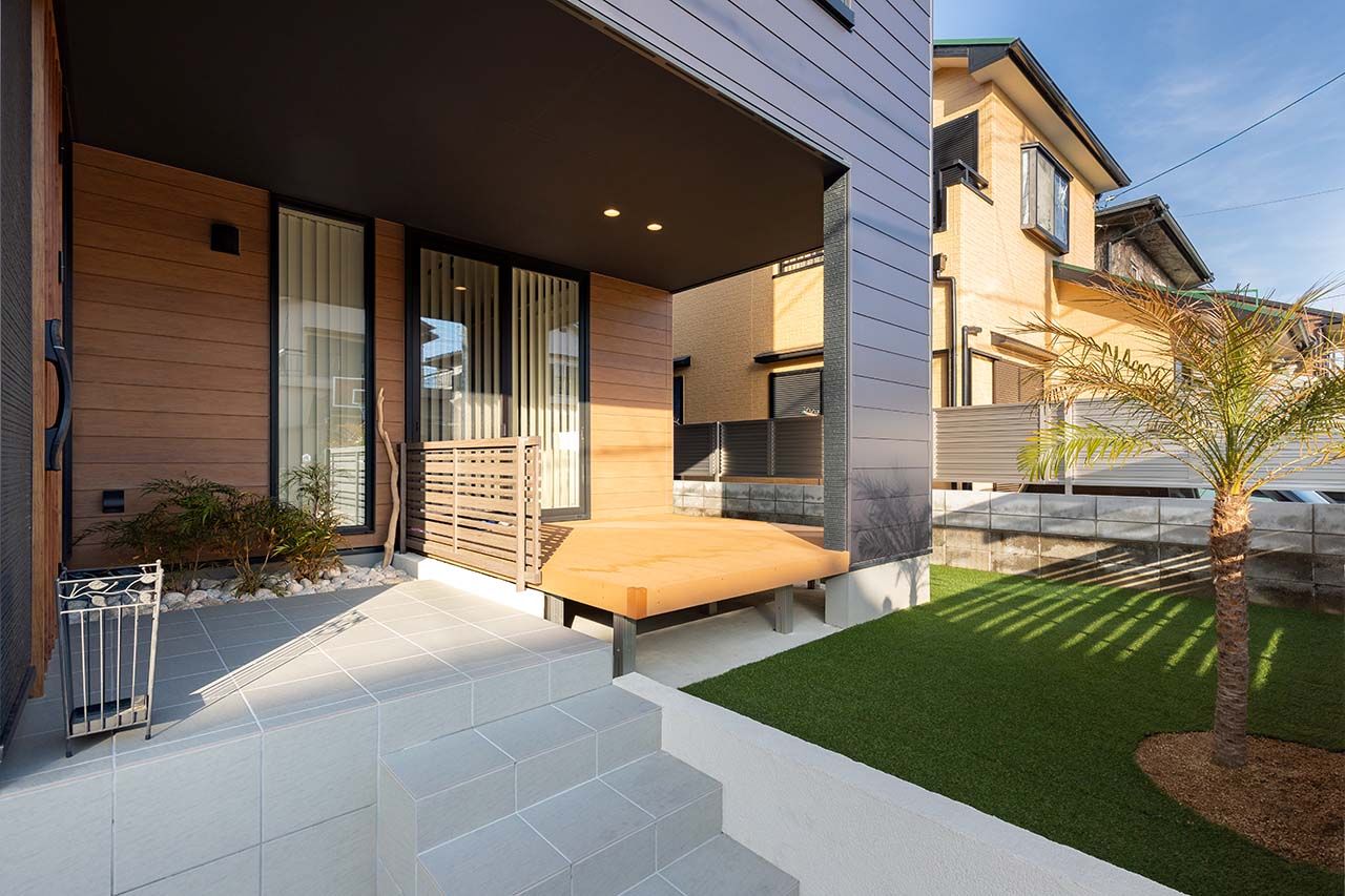 アーキホームライフ 【大阪・2000万円台・駐車場有】金属サイディングが映えるカリフォルニアテイストの住まい（間取り有）の建築実例画像2