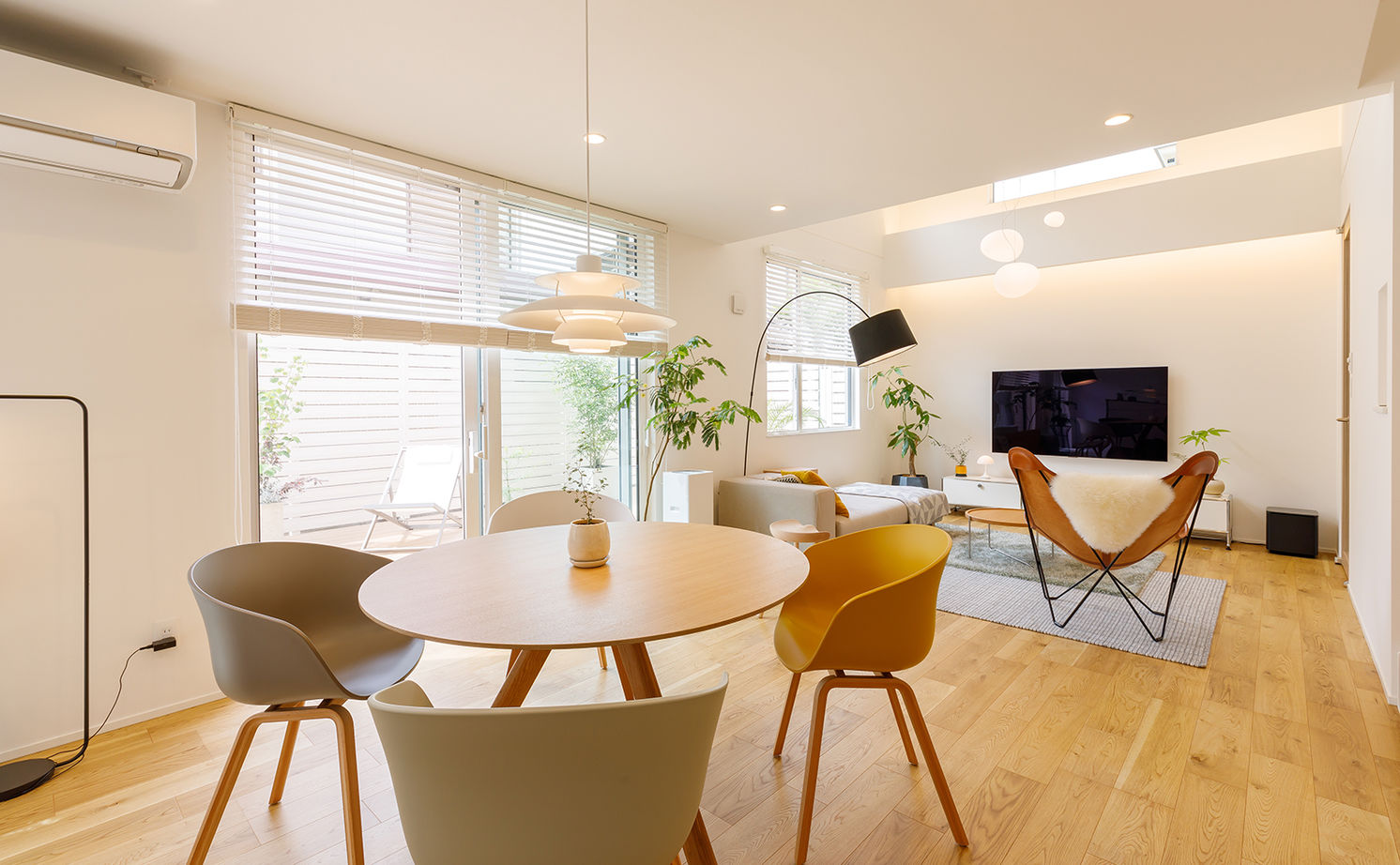 アーキホームライフ 【2000万円台・高天井・回遊動線】プライバシーを守り、中は開放的に。こだわりの動線で家事ラクも叶えたの建築実例画像2