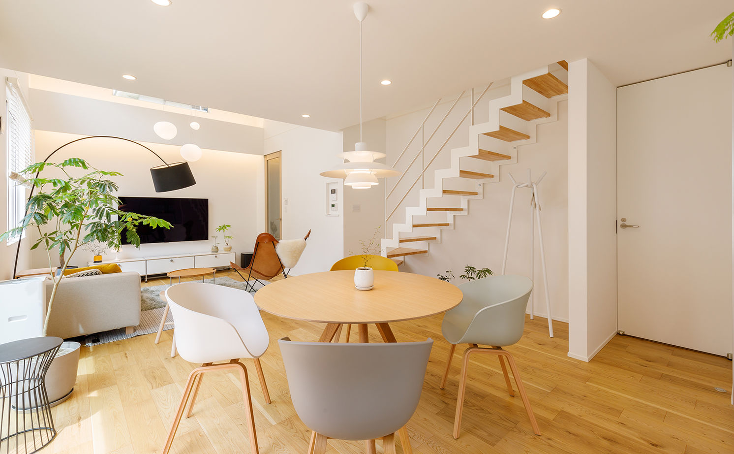 アーキホームライフ 【2000万円台・高天井・回遊動線】プライバシーを守り、中は開放的に。こだわりの動線で家事ラクも叶えたの建築実例画像3