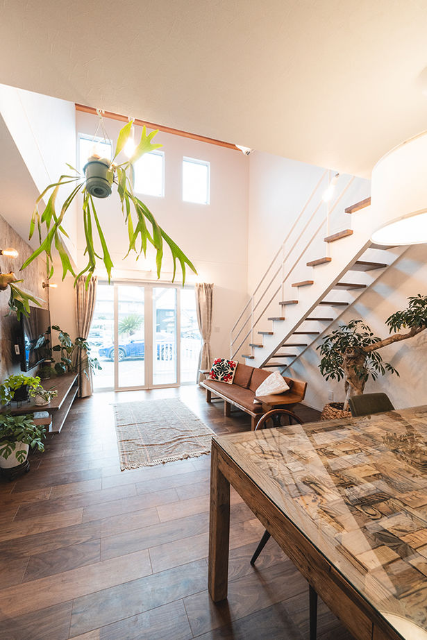 アーキホームライフ 【2000万円台・吹き抜け・家事ラク】憧れの西海岸スタイル。デザインと性能、暮らしやすさすべてに満足な家の建築実例画像3