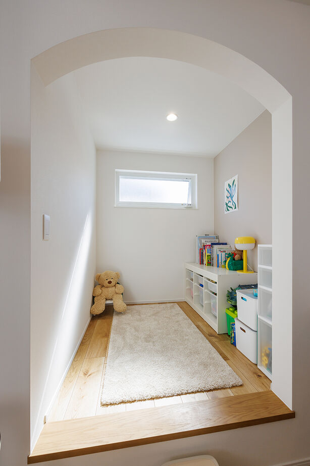 アーキホームライフ 【2世帯/3階建て/2000万円台】「開放感」がテーマ。吹き抜けやガラスのハイドア、インナーバルコニーが魅力の建築実例画像4