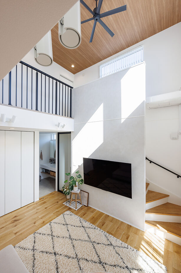 アーキホームライフ 【2世帯/3階建て/2000万円台】「開放感」がテーマ。吹き抜けやガラスのハイドア、インナーバルコニーが魅力の建築実例画像5