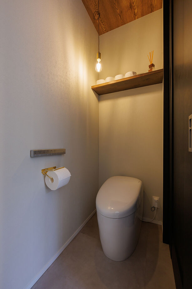 アーキホームライフ 【2世帯/3階建て/2000万円台】「開放感」がテーマ。吹き抜けやガラスのハイドア、インナーバルコニーが魅力の建築実例画像9