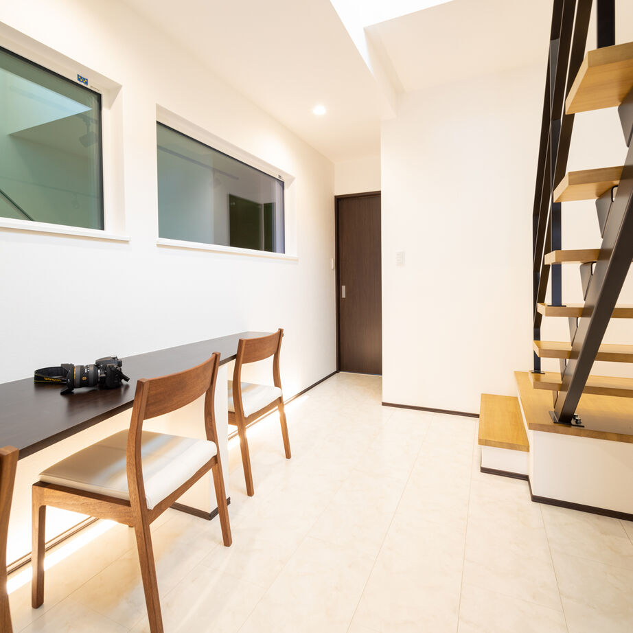 アーキホームライフ ［兵庫・2000万円台・31坪・駐車場有］2階リビングのビルトインガレージのあるお家（間取り有）の建築実例画像3