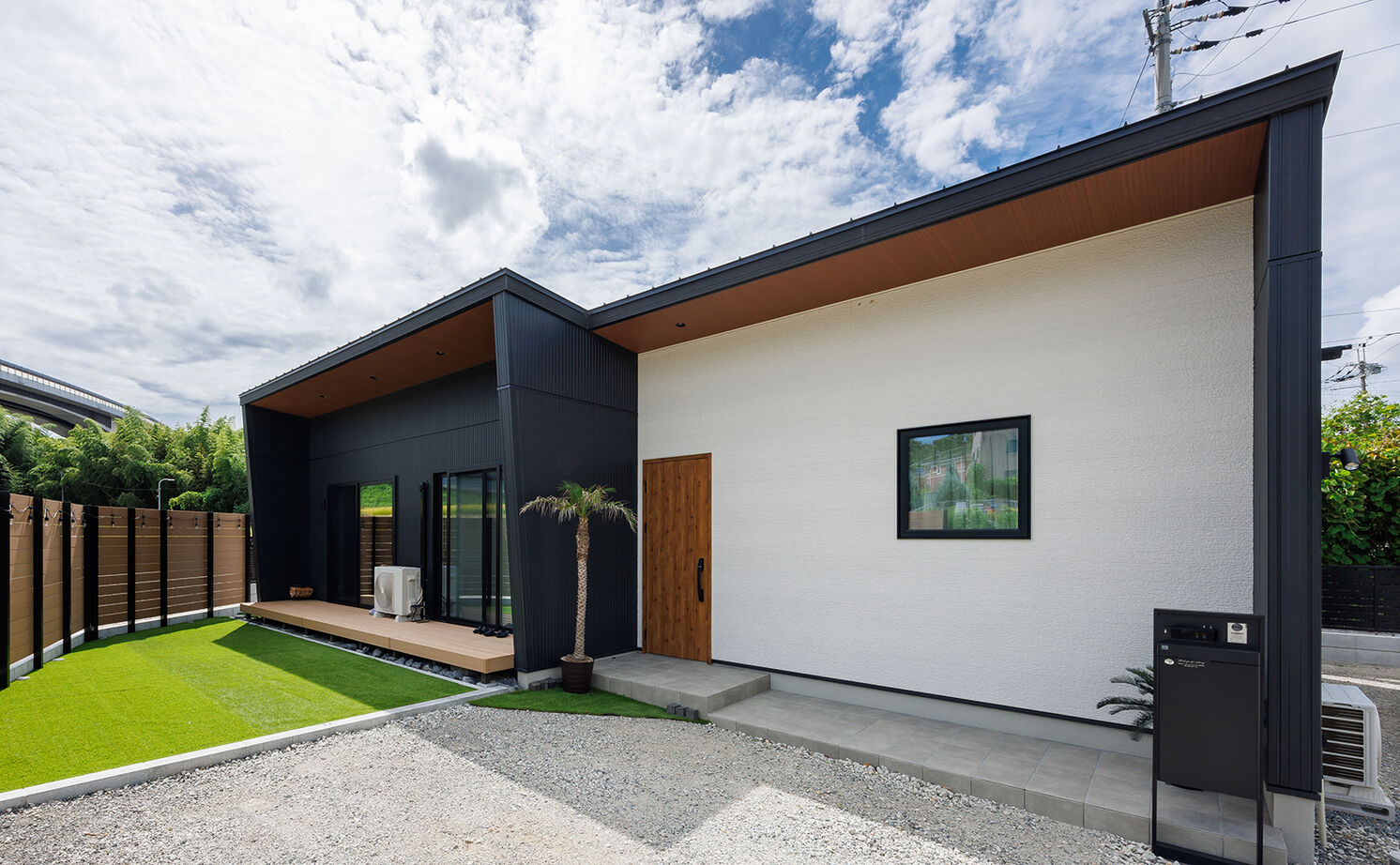 アーキホームライフ 【平屋・家事ラク・回遊動線】秘密基地のような「ヌック」が楽しい広々LDK。子育て家族のおしゃれな家の建築実例画像