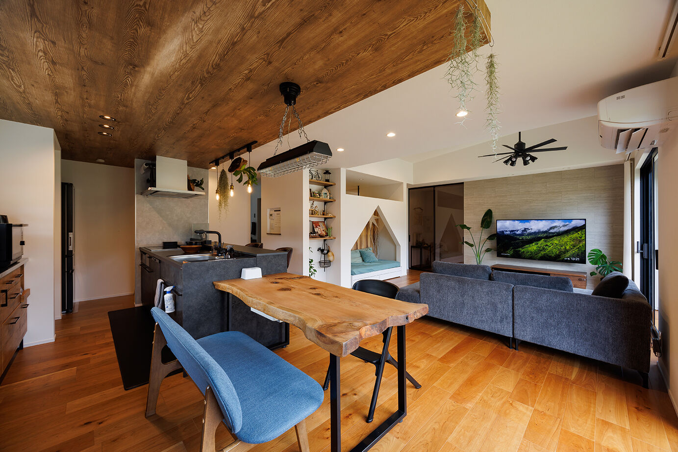 アーキホームライフ 【平屋・家事ラク・回遊動線】秘密基地のような「ヌック」が楽しい広々LDK。子育て家族のおしゃれな家の建築実例画像2