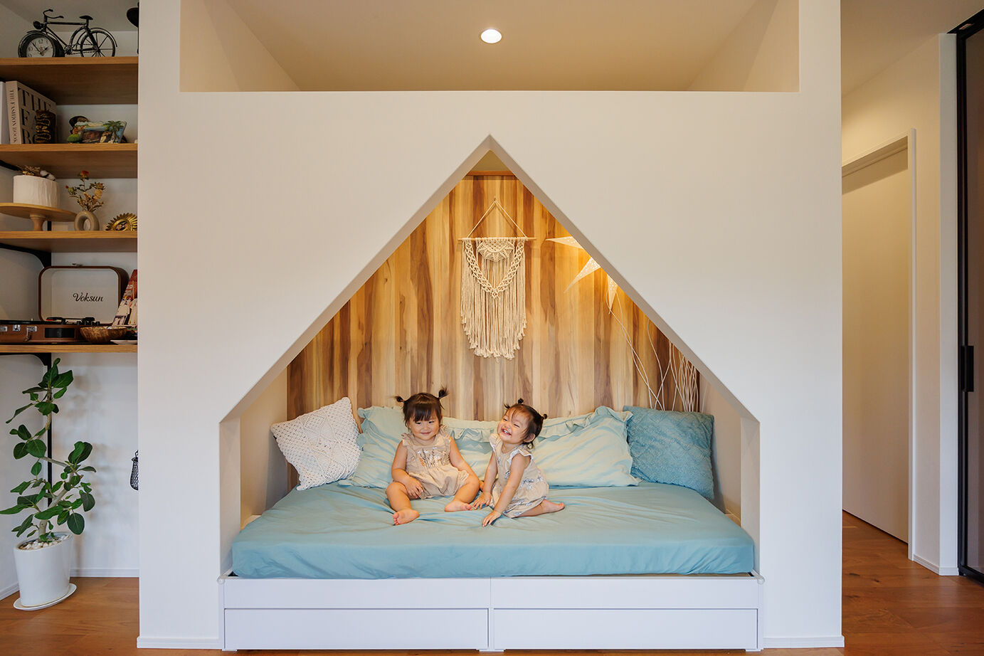 アーキホームライフ 【平屋・家事ラク・回遊動線】秘密基地のような「ヌック」が楽しい広々LDK。子育て家族のおしゃれな家の建築実例画像4