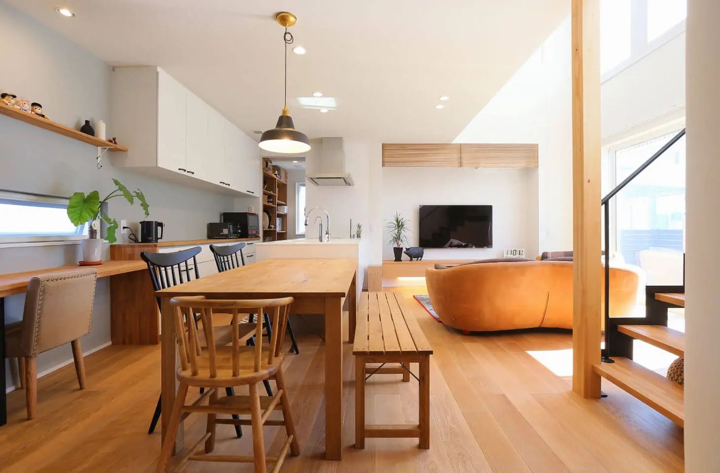 サンプロ 【4LDK・R壁・家事動線・建築士設計】クールさに込めた気遣いと安心の建築実例画像2