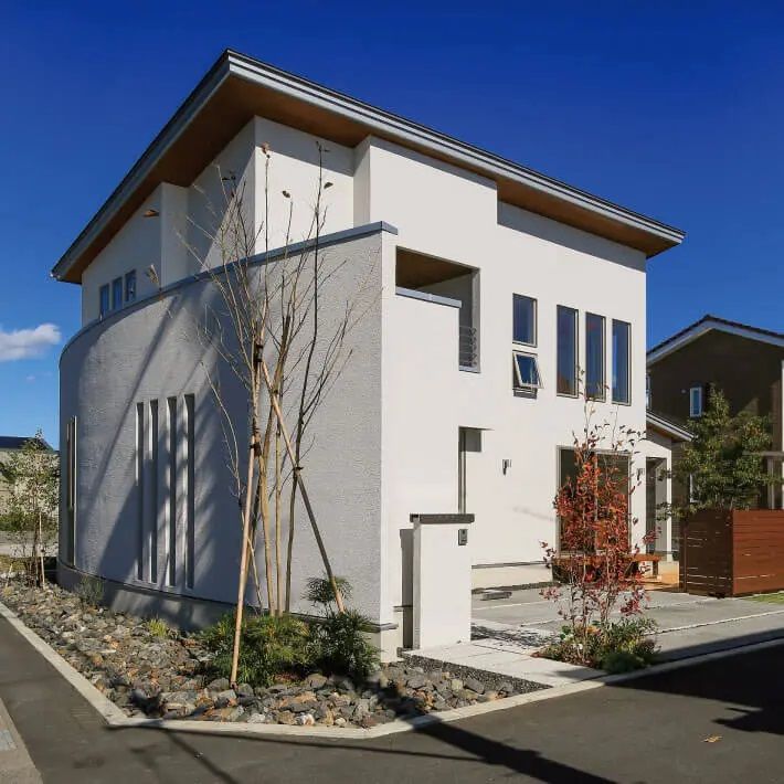 サンプロ 【4LDK・R壁・家事動線・建築士設計】クールさに込めた気遣いと安心の建築実例画像3