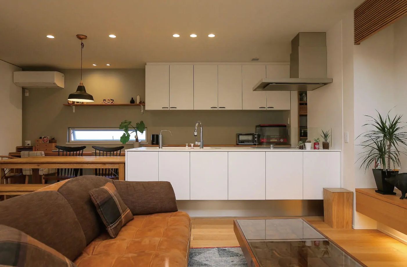 サンプロ 【4LDK・R壁・家事動線・建築士設計】クールさに込めた気遣いと安心の建築実例画像4