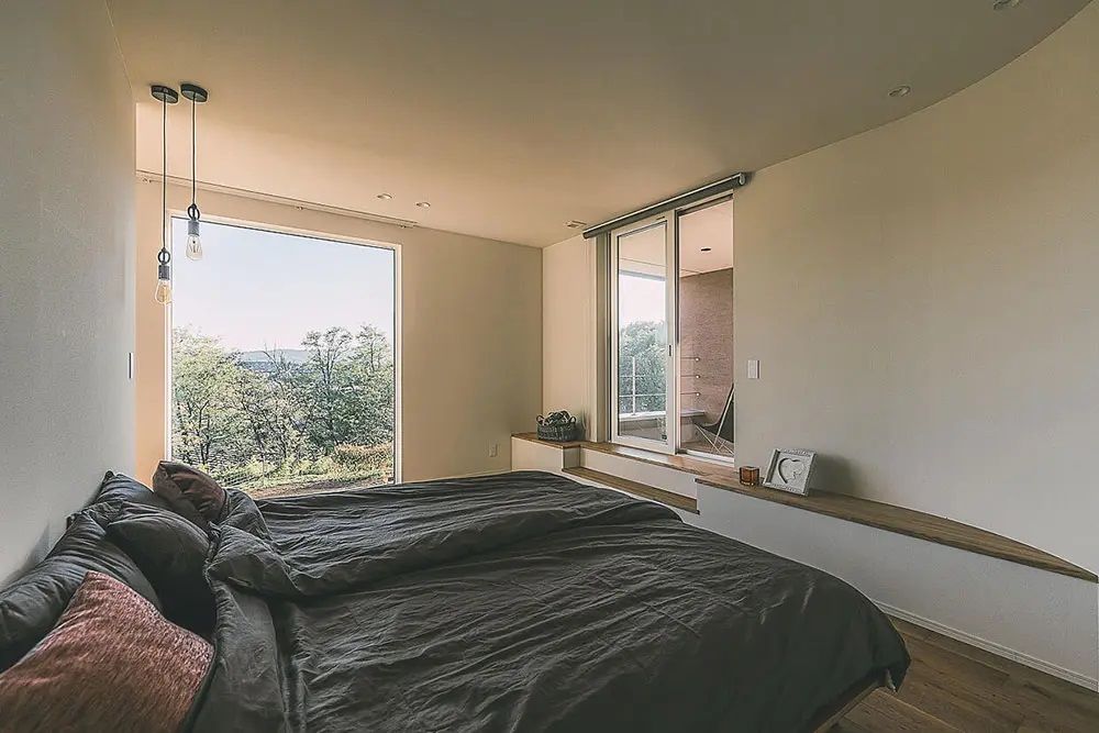 サンプロ 【ウッドデッキ・吹き抜け・建築士設計】眺望を存分に活かしたすべてが美しくいとおしい家の建築実例画像5