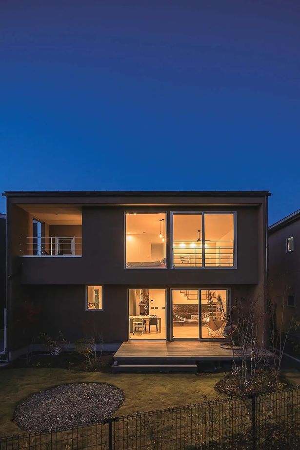 サンプロ 【ウッドデッキ・吹き抜け・建築士設計】眺望を存分に活かしたすべてが美しくいとおしい家の建築実例画像8