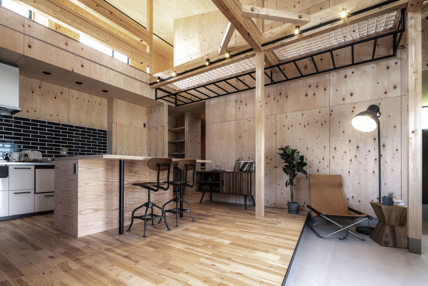 SAWAMURA建築設計 【高島市】ラフな仕上げで無骨な雰囲気に。遊び心が詰まったアウトドアスタイルの住まいの建築実例画像4