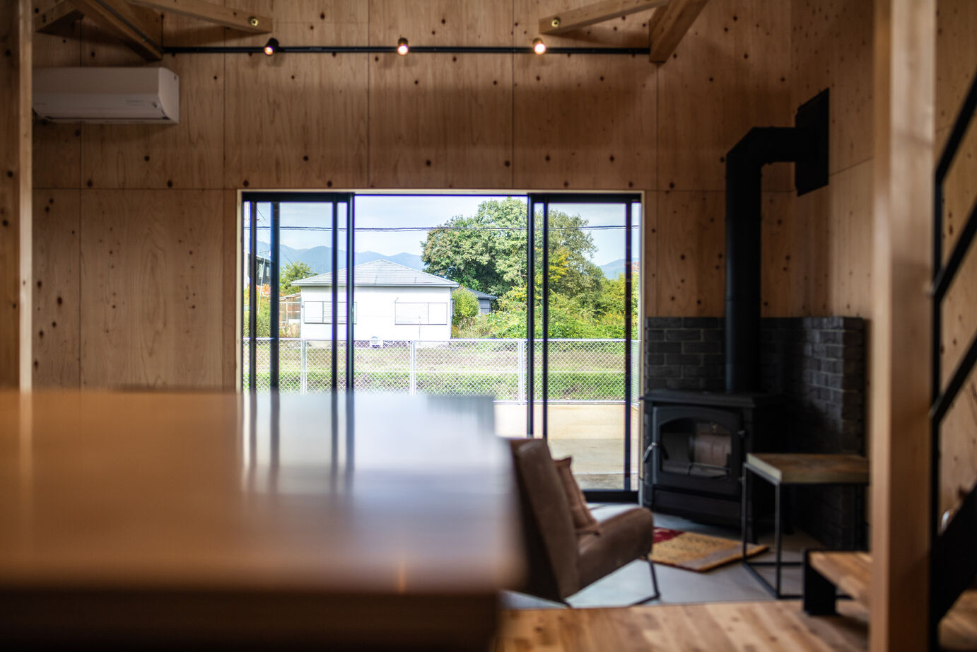 SAWAMURA建築設計 【高島市】ラフな仕上げで無骨な雰囲気に。遊び心が詰まったアウトドアスタイルの住まいの建築実例画像6