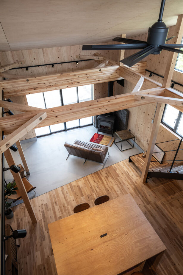 SAWAMURA建築設計 【高島市】ラフな仕上げで無骨な雰囲気に。遊び心が詰まったアウトドアスタイルの住まいの建築実例画像10