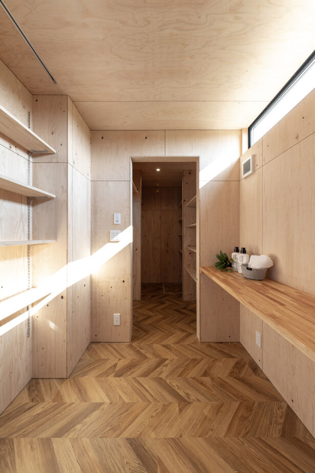 SAWAMURA建築設計 【高島市】ラフな仕上げで無骨な雰囲気に。遊び心が詰まったアウトドアスタイルの住まいの建築実例画像11