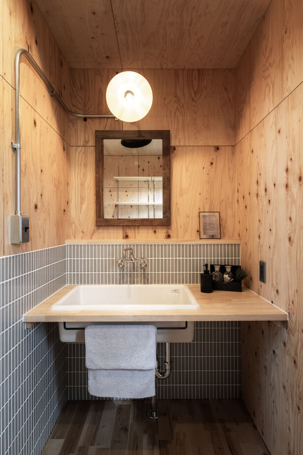 SAWAMURA建築設計 【高島市】ラフな仕上げで無骨な雰囲気に。遊び心が詰まったアウトドアスタイルの住まいの建築実例画像12