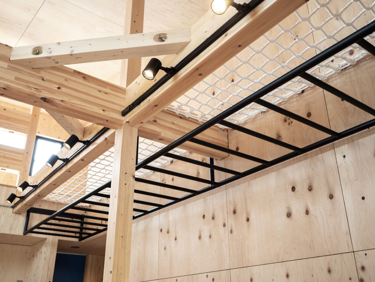 SAWAMURA建築設計 【高島市】ラフな仕上げで無骨な雰囲気に。遊び心が詰まったアウトドアスタイルの住まいの建築実例画像16