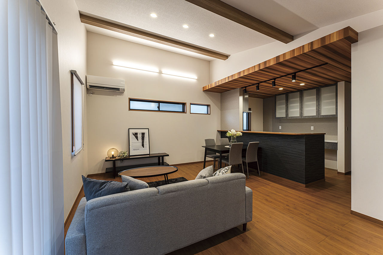 横尾材木店 【1300万円台】夫婦2人暮らしにちょうどいい平屋 2LDK／勾配天井／バリアフリー／LDK18帖＋居室6帖の大空間の建築実例画像3