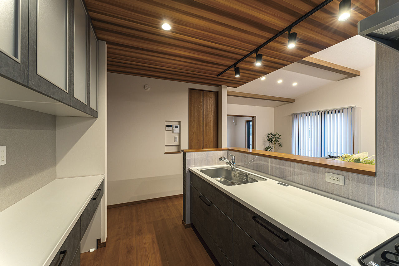 横尾材木店 【1300万円台】夫婦2人暮らしにちょうどいい平屋 2LDK／勾配天井／バリアフリー／LDK18帖＋居室6帖の大空間の建築実例画像5