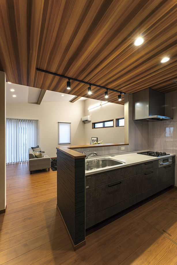 横尾材木店 【1300万円台】夫婦2人暮らしにちょうどいい平屋 2LDK／勾配天井／バリアフリー／LDK18帖＋居室6帖の大空間の建築実例画像8