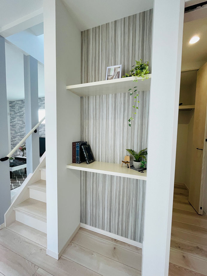 横尾材木店 【1900万円台】タイルデッキ・広々バルコニー／ファミリークローク／シンプルでかっこいいデザイン／床暖房の建築実例画像6