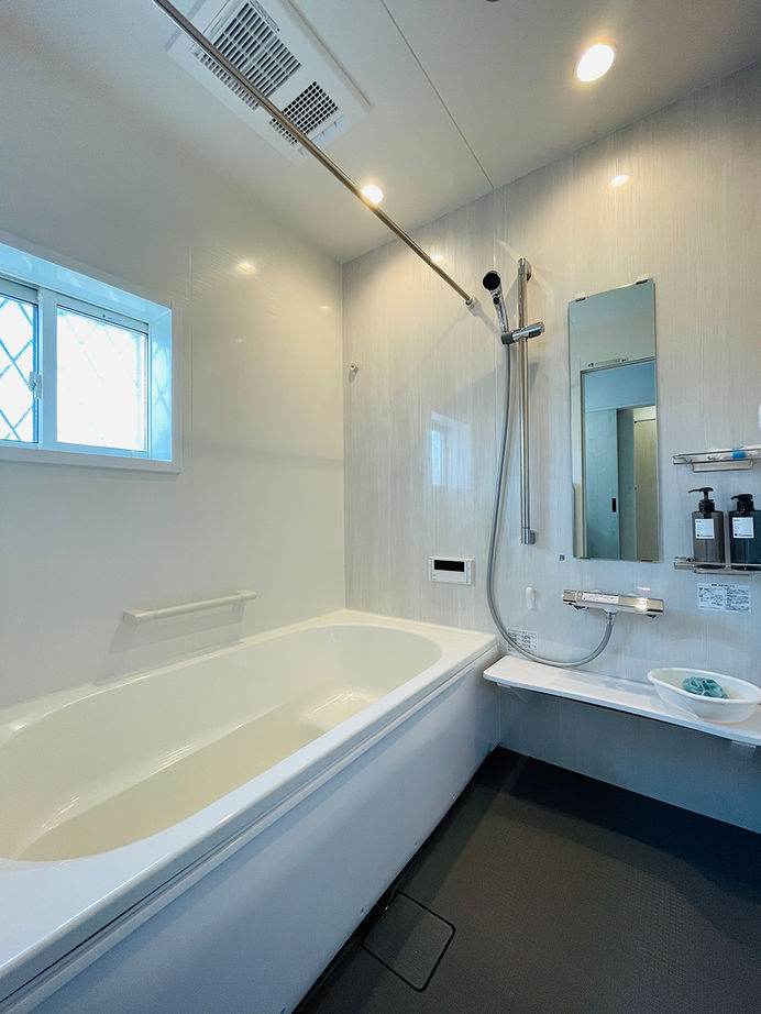 横尾材木店 【1900万円台】タイルデッキ・広々バルコニー／ファミリークローク／シンプルでかっこいいデザイン／床暖房の建築実例画像9