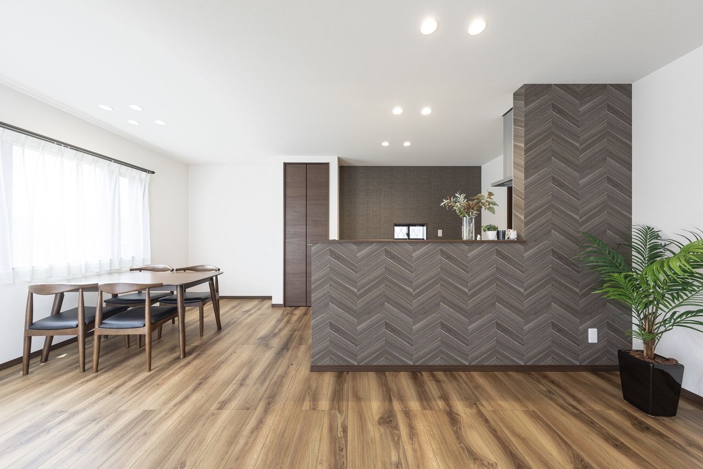 横尾材木店 【1900万円台】「おうちでちょこっとアウトドア」BBQやミニキャンプ家族の時間を楽しむ／4.5帖テラスデッキの建築実例画像4