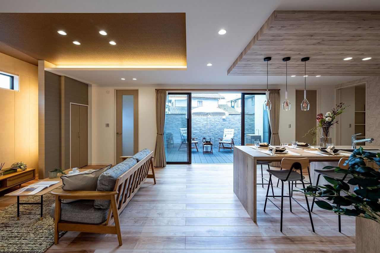 横尾材木店 【2600万円台】内と外を繋げるコの字型平屋／ウッドデッキ／プライバシーに配慮された設計／ヴィラスタイルの建築実例画像3