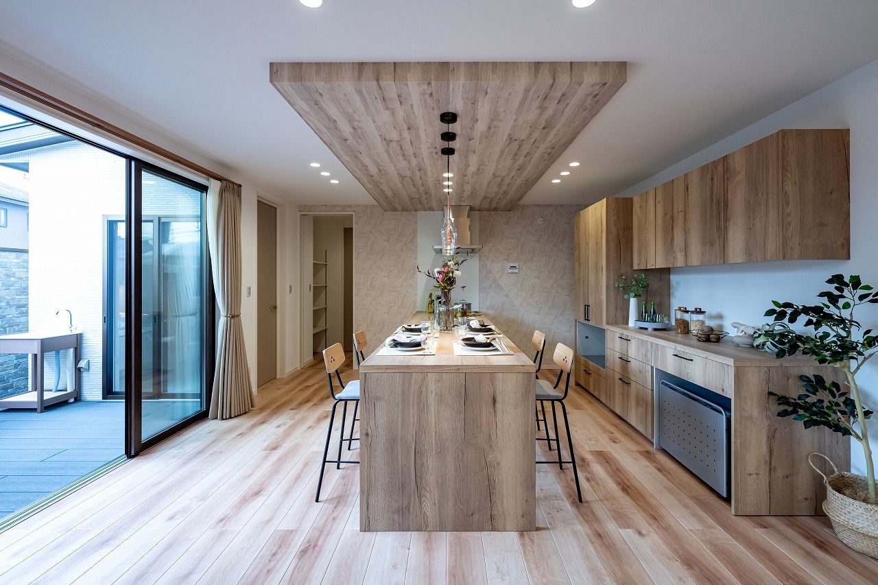 横尾材木店 【2600万円台】内と外を繋げるコの字型平屋／ウッドデッキ／プライバシーに配慮された設計／ヴィラスタイルの建築実例画像4