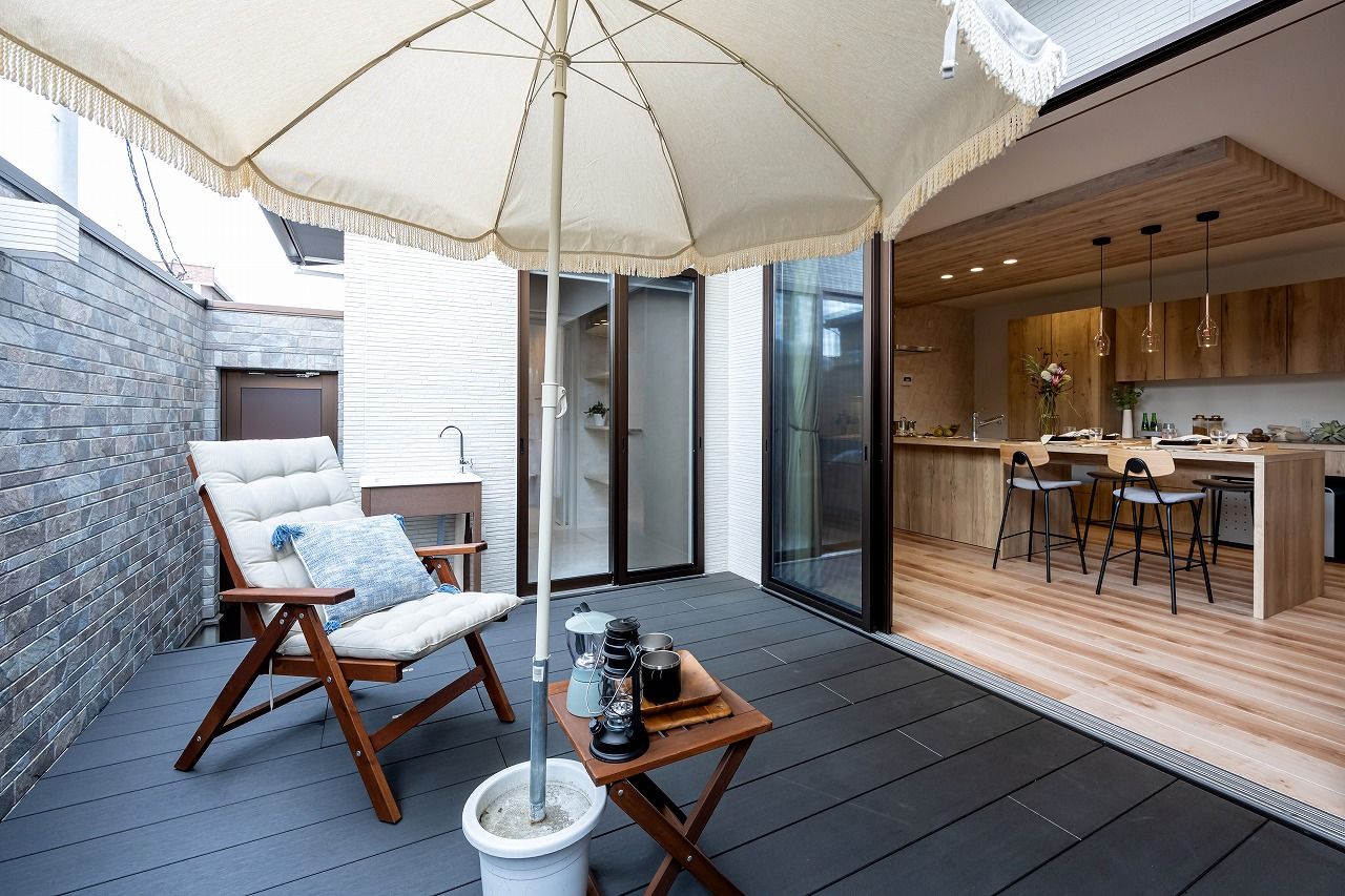 横尾材木店 【2600万円台】内と外を繋げるコの字型平屋／ウッドデッキ／プライバシーに配慮された設計／ヴィラスタイルの建築実例画像8