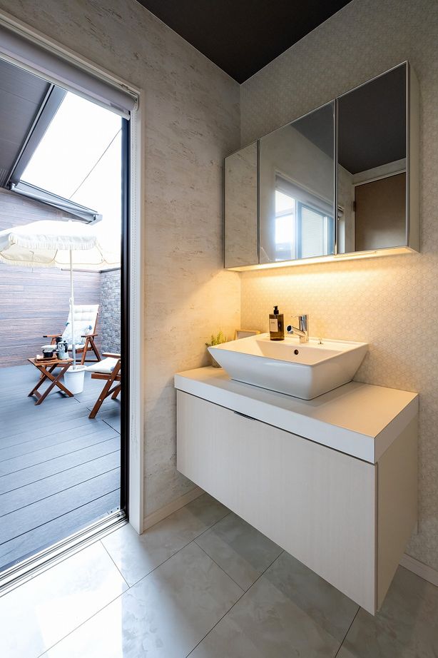 横尾材木店 【2600万円台】内と外を繋げるコの字型平屋／ウッドデッキ／プライバシーに配慮された設計／ヴィラスタイルの建築実例画像9