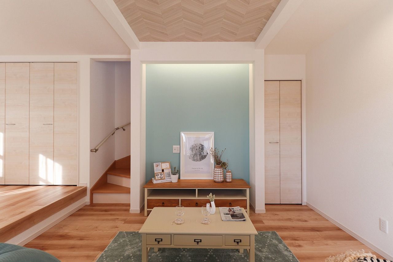 横尾材木店 【1800万円台】カリフォルニアスタイルのカバードポーチ／リビングの一部を小上がりにして空間をゾーニングの建築実例画像6