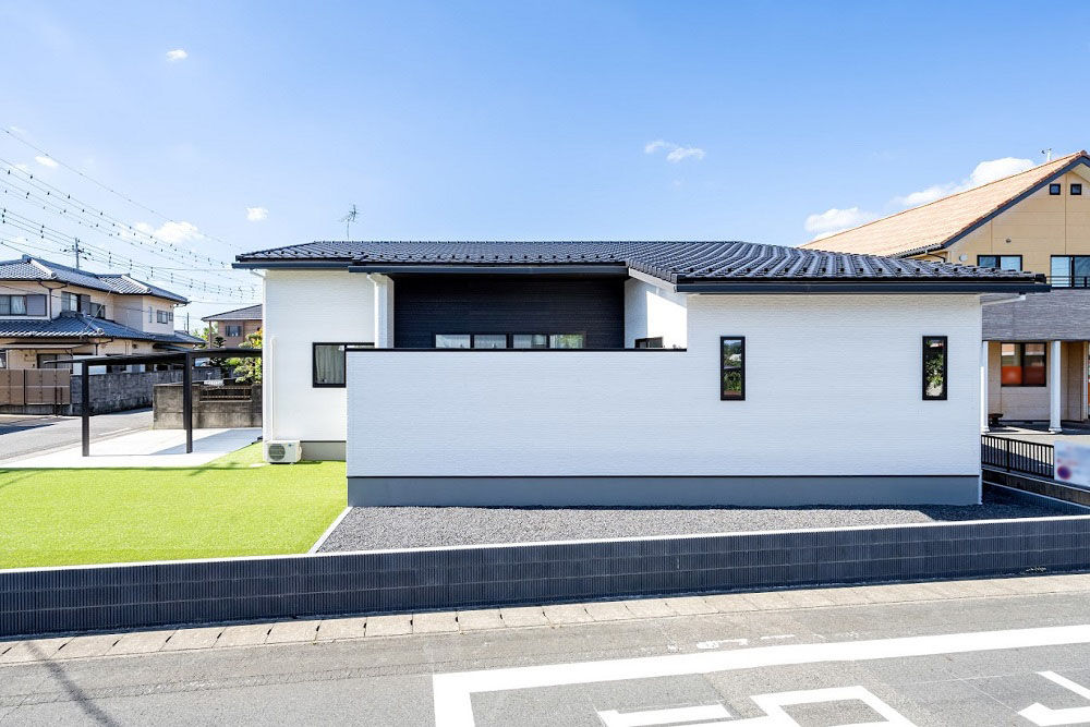 横尾材木店 【2700万円台】2LDK平屋／回遊動線ファミリークローゼット・ランドリールーム／中と外が繋がるウッドデッキの建築実例画像1