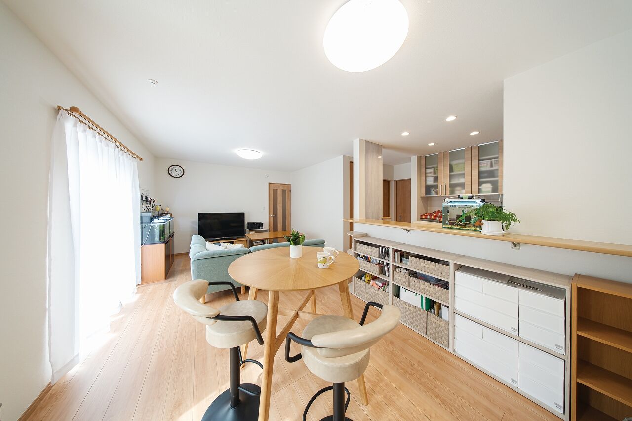 横尾材木店 【1304万円】夫婦の趣味を楽しむ終の棲家 平屋／2LDK／開放的な広々LDK／バリアフリー／駐車スペース5台分の建築実例画像4