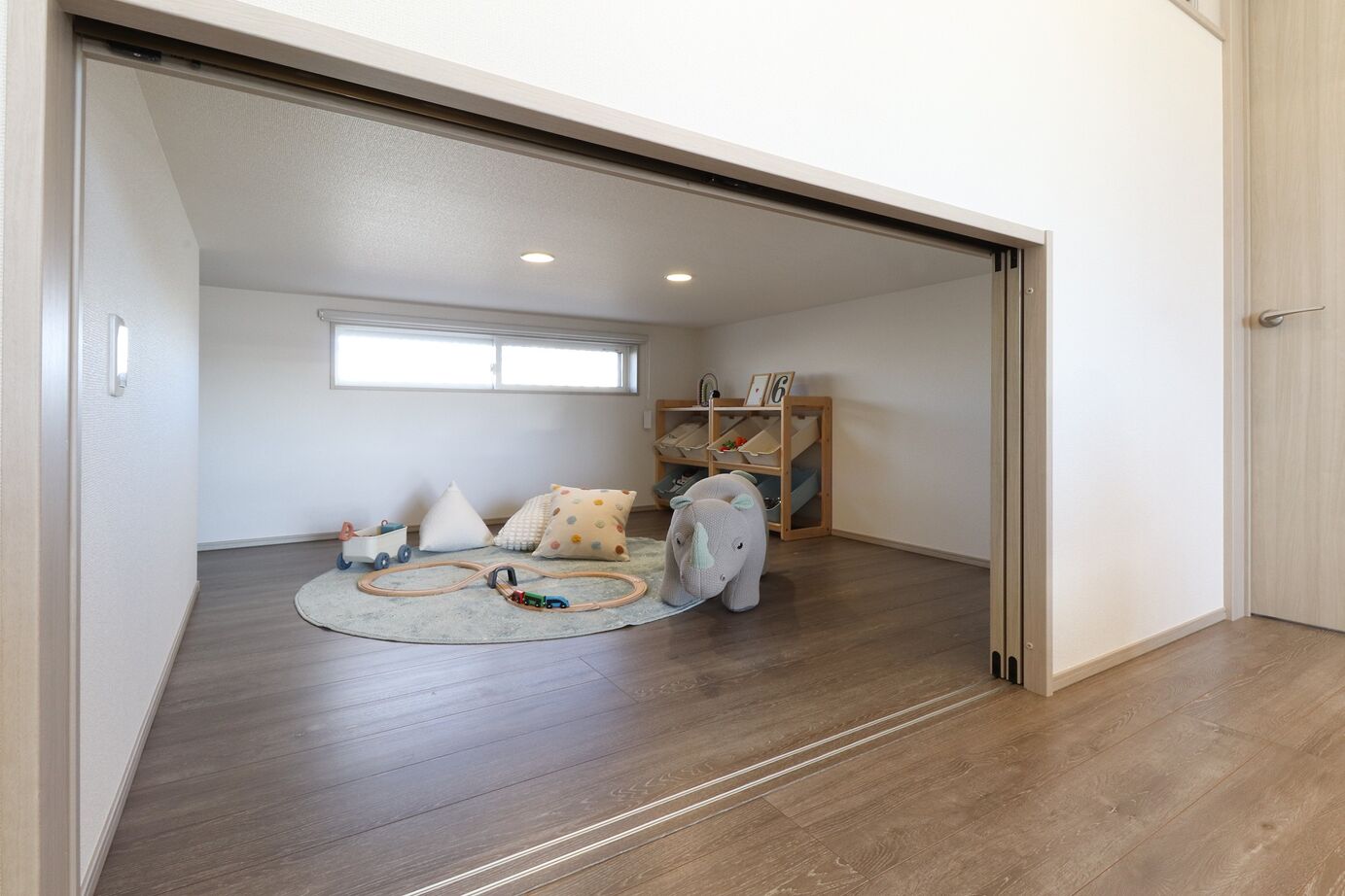 横尾材木店 【1939万円】2人暮らし/平屋/1.5階建て/ロフト/天井高4ｍ/無駄がなく2人暮らしにぴったり コンパクトな平屋の建築実例画像4