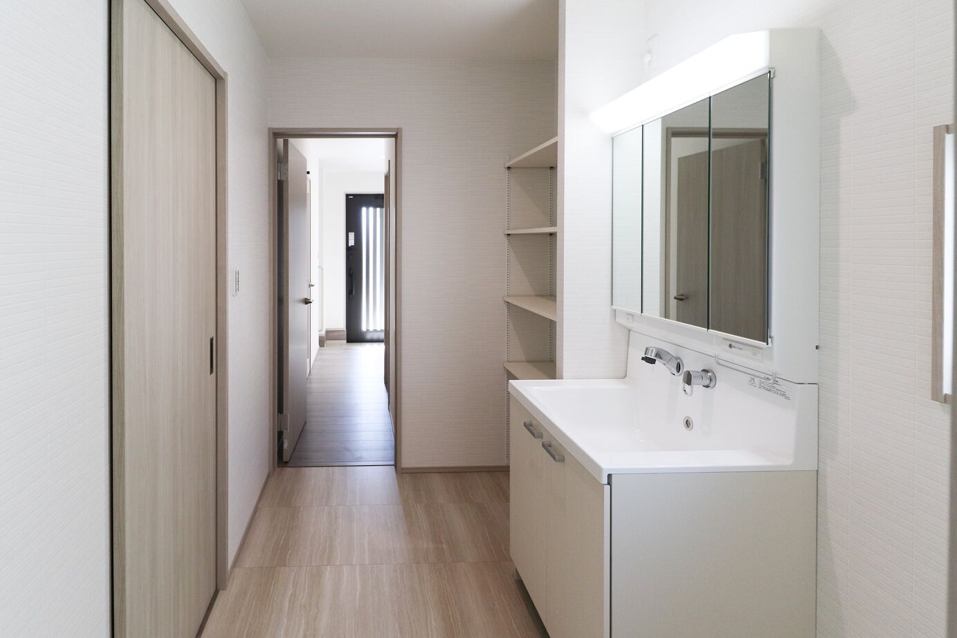 横尾材木店 【1939万円】2人暮らし/平屋/1.5階建て/ロフト/天井高4ｍ/無駄がなく2人暮らしにぴったり コンパクトな平屋の建築実例画像8